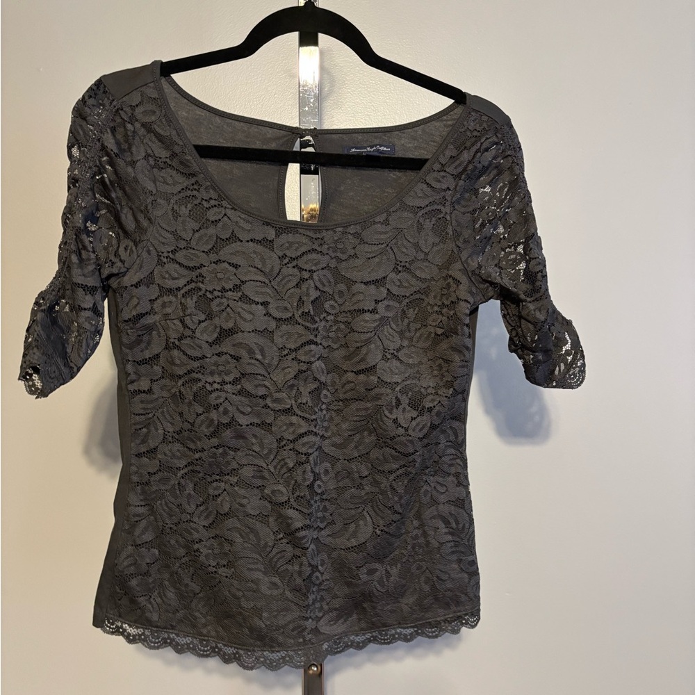 American eagle blouse gray 3/4 lace ruched sleeve lightweight floral lace S